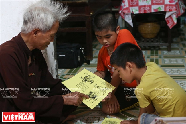 "Học trộm" nghề làm đèn kéo quân truyền thống ở Cao Viên ảnh 7