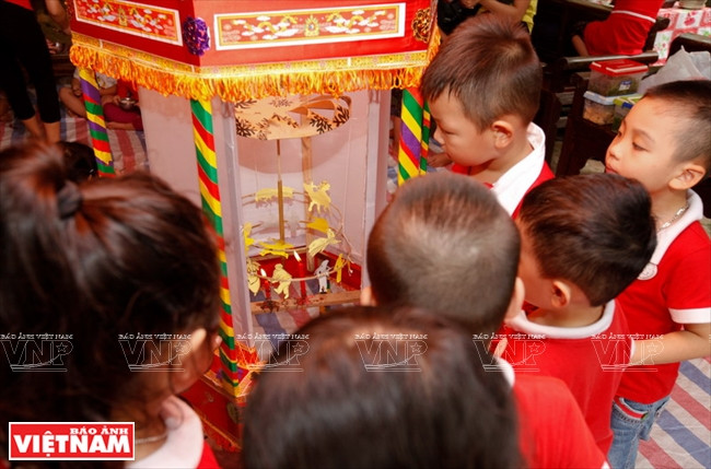 "Học trộm" nghề làm đèn kéo quân truyền thống ở Cao Viên ảnh 11