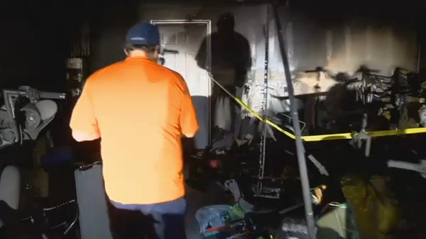 Note 7 phát nổ thiêu trụi một xe jeep và một gara ở Mỹ ảnh 3