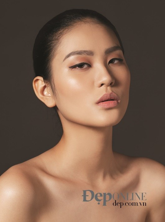 Elegant Chic - Xu hướng trang điểm giản đơn mà phá cách ảnh 3