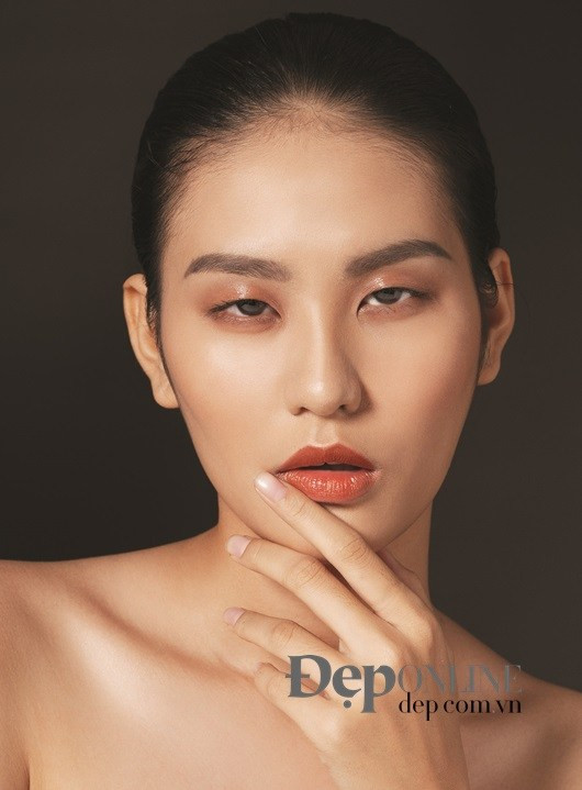 Elegant Chic - Xu hướng trang điểm giản đơn mà phá cách ảnh 2