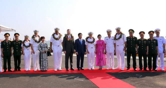 Đà Nẵng đón đoàn tàu sân bay USS Carl Vinson của Hải quân Hoa Kỳ ảnh 2