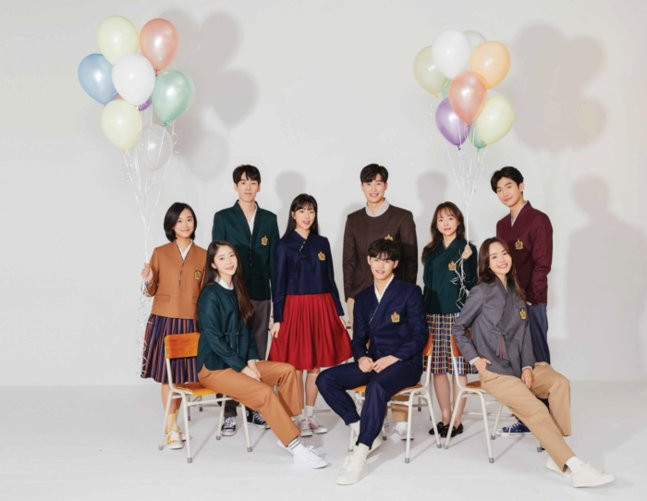 Hàn Quốc triển khai thí điểm đồng phục Hanbok cho học sinh trung học ảnh 1