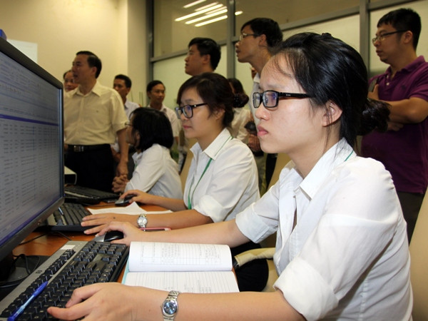 Chỉ số VN-Index quay đầu giảm hơn 5 điểm phiên cuối tuần ảnh 1