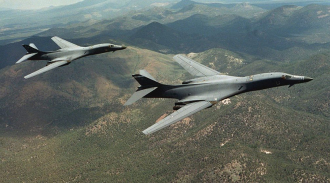 Máy bay ném bom B-1B Lancer của Mỹ bay gần biên giới Nga ảnh 1
