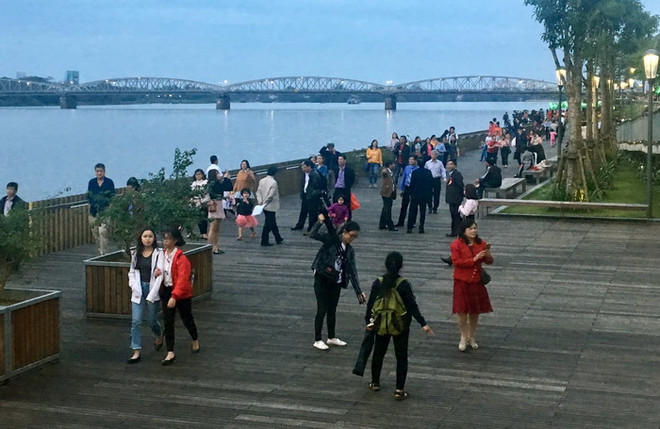 Huế khánh thành, đưa vào sử dụng cầu đi bộ trên sông Hương ảnh 1