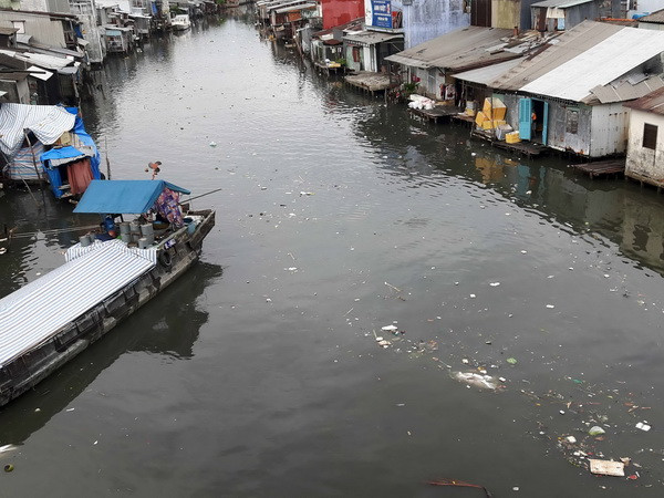 [Video] Ô nhiễm nhà máy dệt ngay cạnh khu dân cư ở Hà Nội ảnh 1