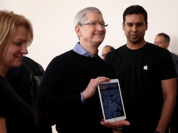 CEO Tim Cook đã nhận bao nhiêu tiền lương từ Apple trong năm ngoái? ảnh 1