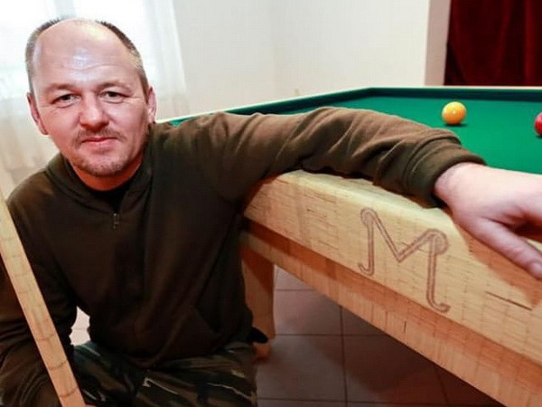Mê mẩn với chiếc bàn billiards làm từ 1,85 triệu quê diêm ảnh 1