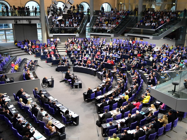 Quốc hội Đức phê chuẩn gói cứu trợ tài chính thứ 3 cho Hy Lạp ảnh 1