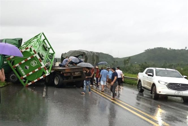 Tai nạn giao thông trên cao tốc Nội Bài-Lào Cai, một người tử vong ảnh 2
