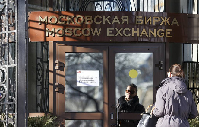 Sàn giao dịch lớn nhất Nga ngừng giao dịch đồng franc Thụy Sĩ ảnh 1
