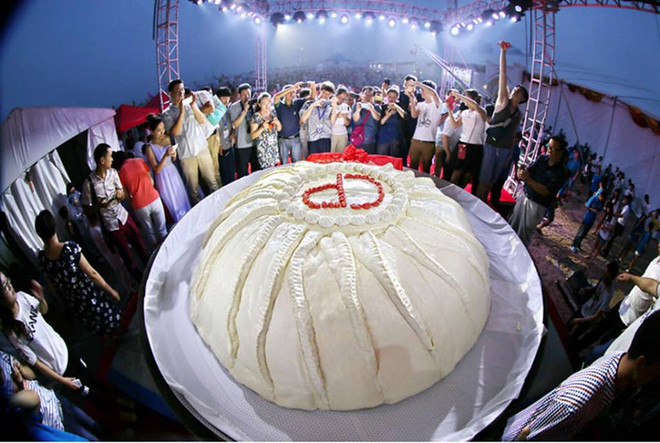 [Photo] Chiếc bánh bao khổng lồ gây bão ở liên hoan ẩm thực Trung Quốc ảnh 2