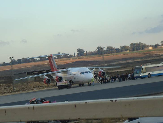 [Photo] Công nhân Việt Nam ở Libya sơ tán về nước ảnh 9