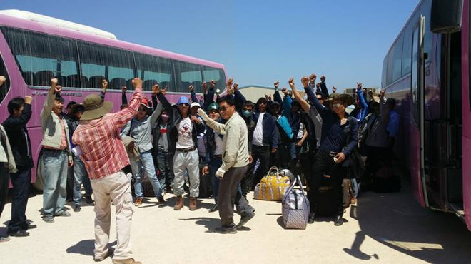 [Photo] Công nhân Việt Nam ở Libya sơ tán về nước ảnh 3