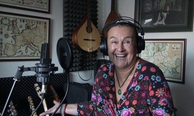 Nữ ca sỹ dân ca gạo cội người Séc qua đời vì cố tình mắc COVID-19 ảnh 1