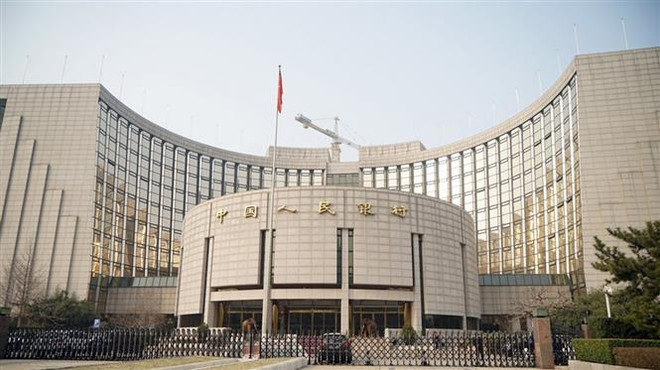 Chính phủ Trung Quốc nhiều khả năng sẽ tiếp tục nới lỏng chính sách tiền tệ để thúc đẩy kinh tế trong nước. (Ảnh: THX/TTXVN) Xuất khẩu vẫn sẽ là động lực chính cho kinh tế Trung Quốc năm nay ảnh 2