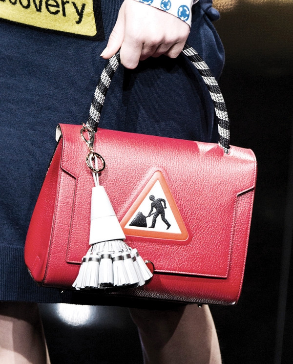 Chín mẫu túi xách cho mùa Thu Đông không bao giờ "đụng hàng" ảnh 8