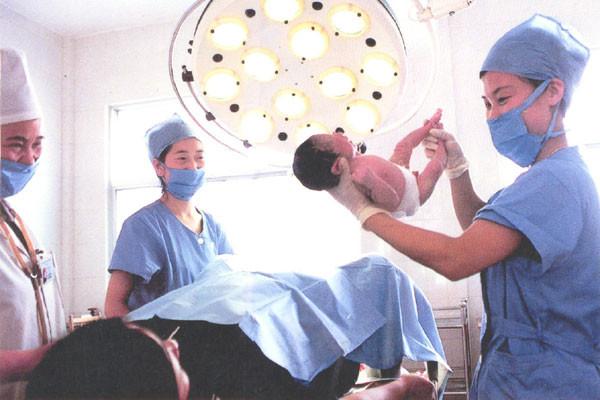 Trung Quốc cho phép tất cả các cặp vợ chồng được sinh 2 con ảnh 1