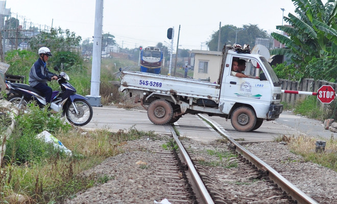 Địa phương phải có trách nhiệm trong mở đường ngang qua đường sắt ảnh 1