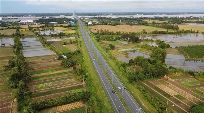 Nhiều vấn đề cần được triển khai đồng bộ để Cần Thơ thực sự trở thành trung tâm của vùng Đồng bằng Sông Cửu Long. (Ảnh: Vũ Sinh/TTXVN) Tăng tốc chuẩn bị cho việc khởi công Khu công nghiệp VSIP Cần Thơ ảnh 2
