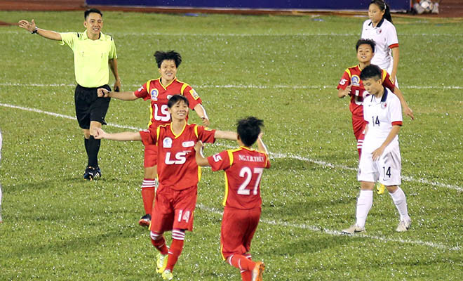 [Video] Giải bóng đá nữ quốc tế TP.HCM 2015: Chủ nhà ra quân thắng lợi ảnh 1