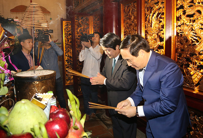 Dâng hương tưởng niệm các Vua Hùng đêm giao thừa Xuân Mậu Tuất 2018 ảnh 1