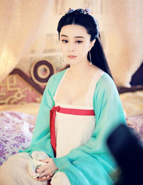 Bí ẩn đằng sau bộ trang phục lộ da thịt của Võ Mỵ Nương ảnh 4