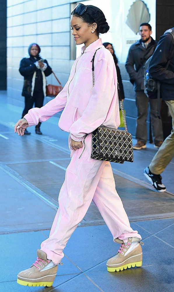 Rihanna "ma mị" trong chiến dịch quảng cáo mới nhất của Dior ảnh 11