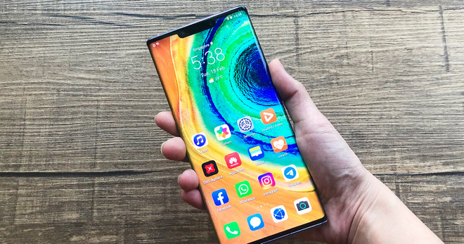 Mẫu điện thoại Mate 30 của Huawei. (Nguồn: vulcanpost.com) Google cảnh báo rủi ro khi tải ứng dụng của mình lên điện thoại Huawei ảnh 1