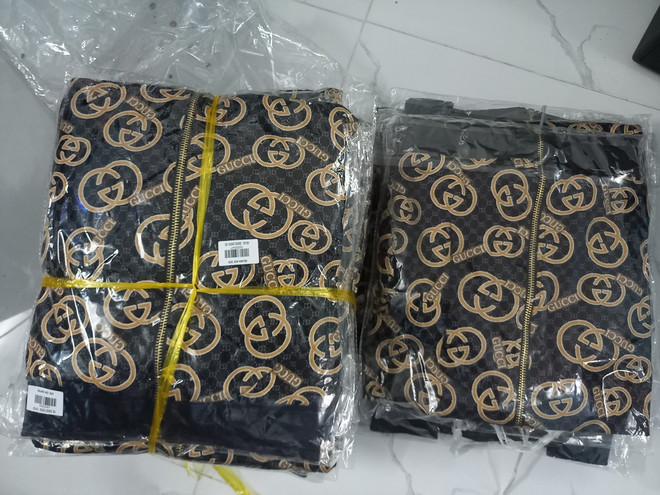 Tây Ninh: Xử phạt cơ sở bán hàng thời trang giả mạo thương hiệu lớn ảnh 2