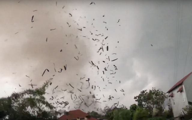 Vĩnh Phúc: Gió lốc mạnh khiến 3 người chết, khoảng 20 người bị thương ảnh 1