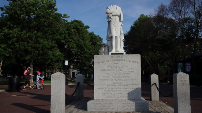 Bức tượng Christopher Columbus tại Boston bị phá hoại. (Nguồn: Boston Globe) Mỹ: Thị trưởng Boston lên án việc đập phá tượng Christopher Columbus ảnh 1
