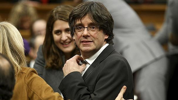 Ông Carles Puigdemont trở thành lãnh đạo mới của xứ Catalan ảnh 1