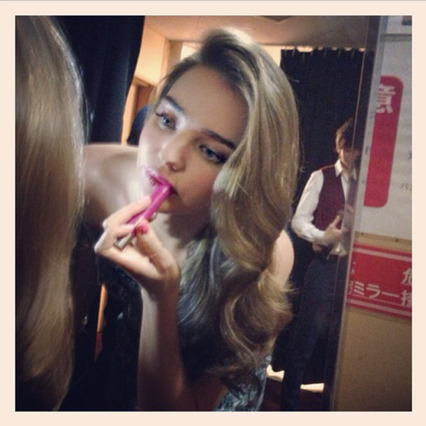 Những bức ảnh quý hiếm tiết lộ bí mật "hóa thiên nga" của sao ảnh 10