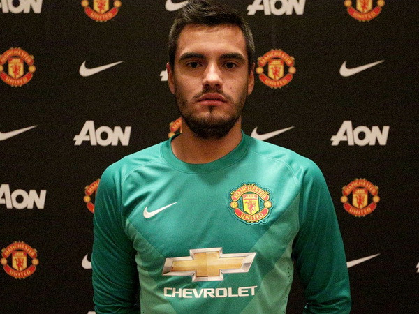 Manchester United chính thức "ra mắt" thủ thành Sergio Romero ảnh 1