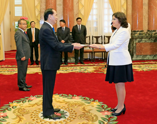 Chủ tịch nước Trần Đại Quang tiếp các Đại sứ trình Quốc thư ảnh 1