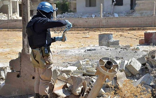 Nhân viên Liên hợp quốc điều tra về vũ khí hóa học ở Syria, năm 2013. Ảnh tư liệu. (Nguồn: AP) HĐBA thảo luận trực tuyến về vấn đề vũ khí hóa học tại Syria ảnh 1