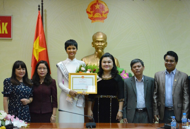 Tôn vinh những đóng góp vì cộng đồng của Hoa hậu H’Hen Niê ảnh 1