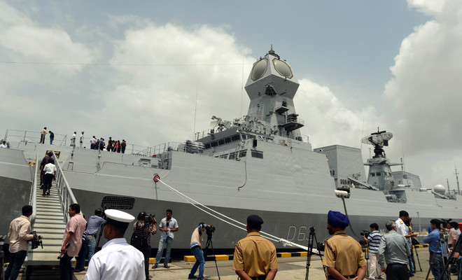 Ấn Độ phiên chế tàu chiến nội địa lớn nhất cho hải quân ảnh 1