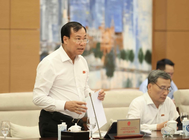 Chủ nhiệm Ủy ban Quốc phòng và An ninh của Quốc hội Lê tấn Tới phát biểu. (Ảnh: An Đăng/TTXVN) quoc hoi_phien hop thu 32_3.jpg