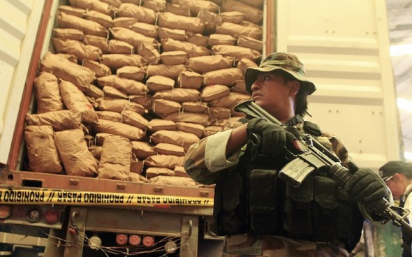 Bolivia bắt giữ một máy bay chở gần 400kg cocaine tới Brazil ảnh 1