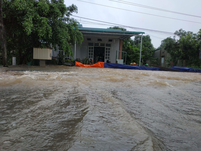 EU cứu trợ 100.000 Euro cho nạn nhân lũ lụt tại Việt Nam ảnh 1