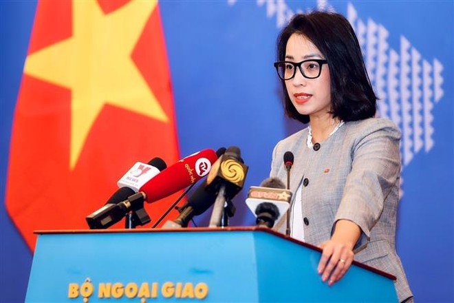 Phó Phát ngôn Bộ Ngoại giao Phạm Thu Hằng. (Ảnh: TTXVN phát) Trung Quốc lắp đặt phao đèn ở Trường Sa là vi phạm chủ quyền Việt Nam ảnh 1