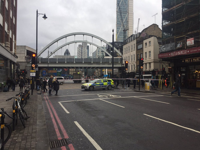 Khu Đông London phải sơ tán dân khẩn cấp vì phát hiện bom ảnh 1