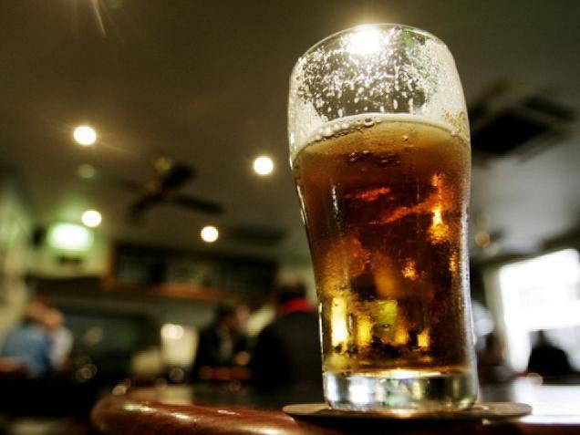 Pháp cân nhắc cấm bia rượu tại Lens trong thời gian EURO 2016 ảnh 1