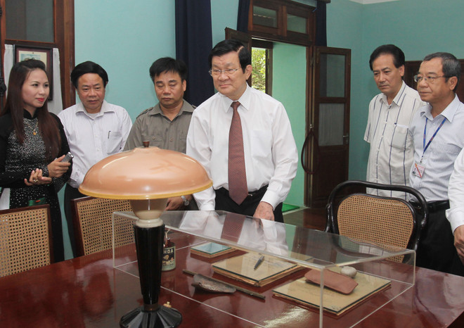 Lãnh đạo Đảng, Nhà nước dâng hương, tưởng nhớ Bác Hồ ảnh 1