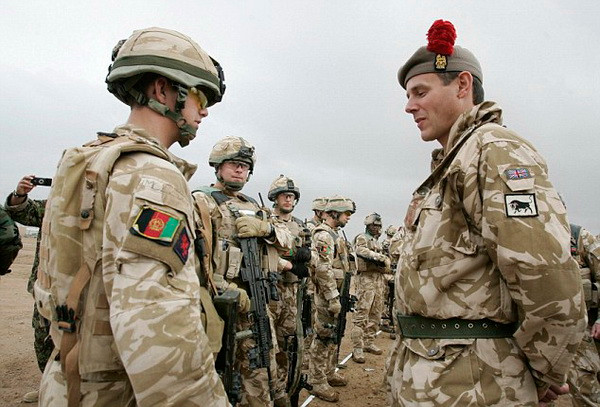 Các binh sỹ Anh cuối cùng rút khỏi miền Nam Afghanistan ảnh 1