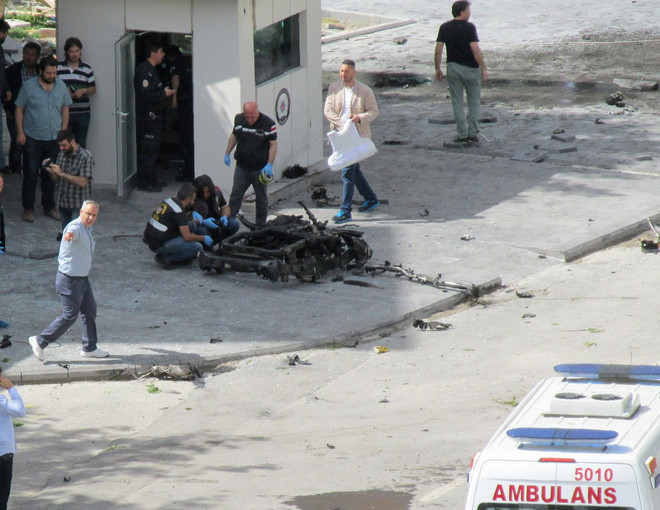 Thủ phạm vụ đánh bom xe tại Thổ Nhĩ Kỳ có liên hệ với IS ảnh 1