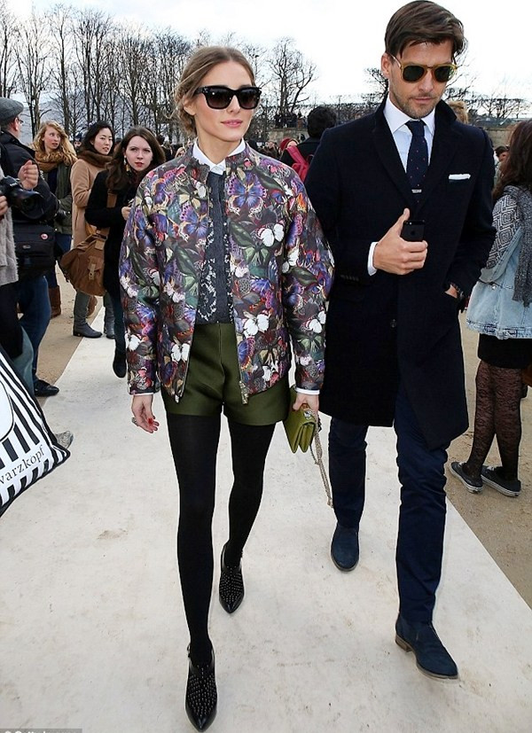 Cặp đôi xuất hiện phong cách tại show của Valentino tại Tuần lễ Thời trang Paris 2014. Chấm điểm phong cách cho các cặp đôi "đắt tiền" nhất năm 2014 ảnh 26